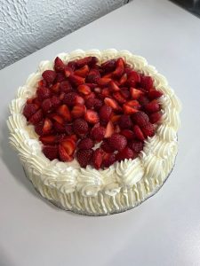 Kakut mansikkakakku (1)